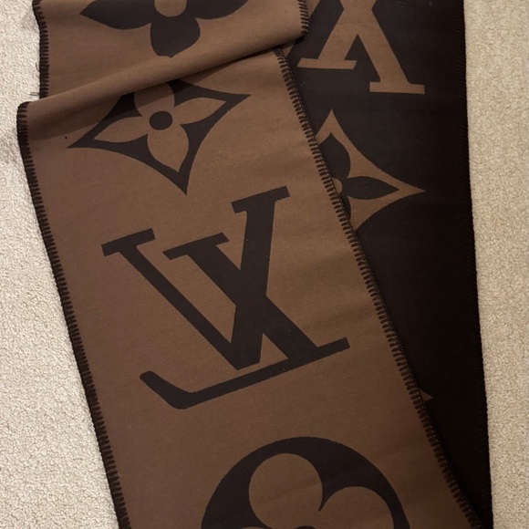 Louis Vuitton Dark Brown Monogram Scarf (faux) - Picture 3 of 5